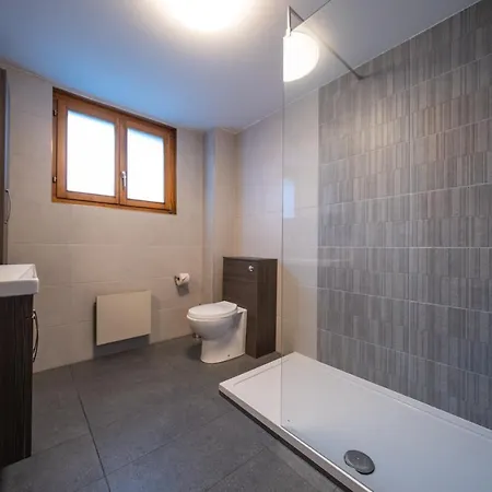 Christy 샬레 넨다즈