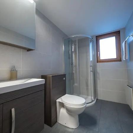 샬레 Christy 넨다즈