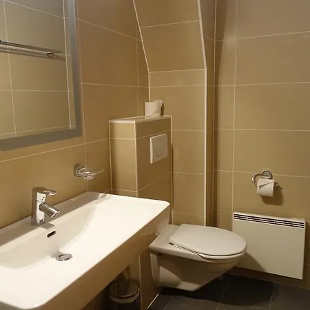 샬레 Christy 넨다즈